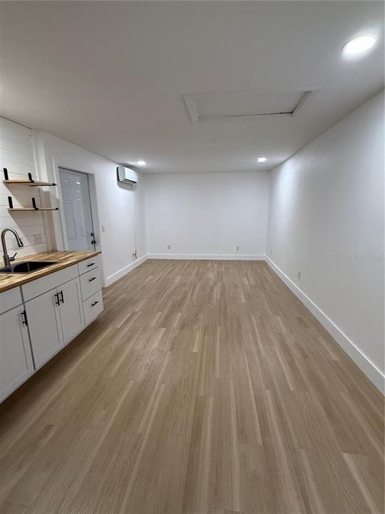 В аренду: $1,350 (0 спален, 1 ванн, 1212 Квадратных фут)