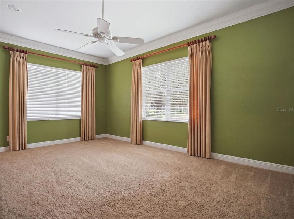For Sale: $560,000 (4 beds, 2 baths, 2405 Square Feet)