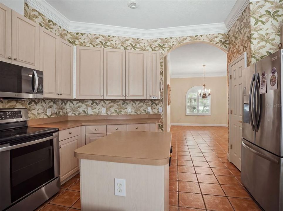 For Sale: $560,000 (4 beds, 2 baths, 2405 Square Feet)
