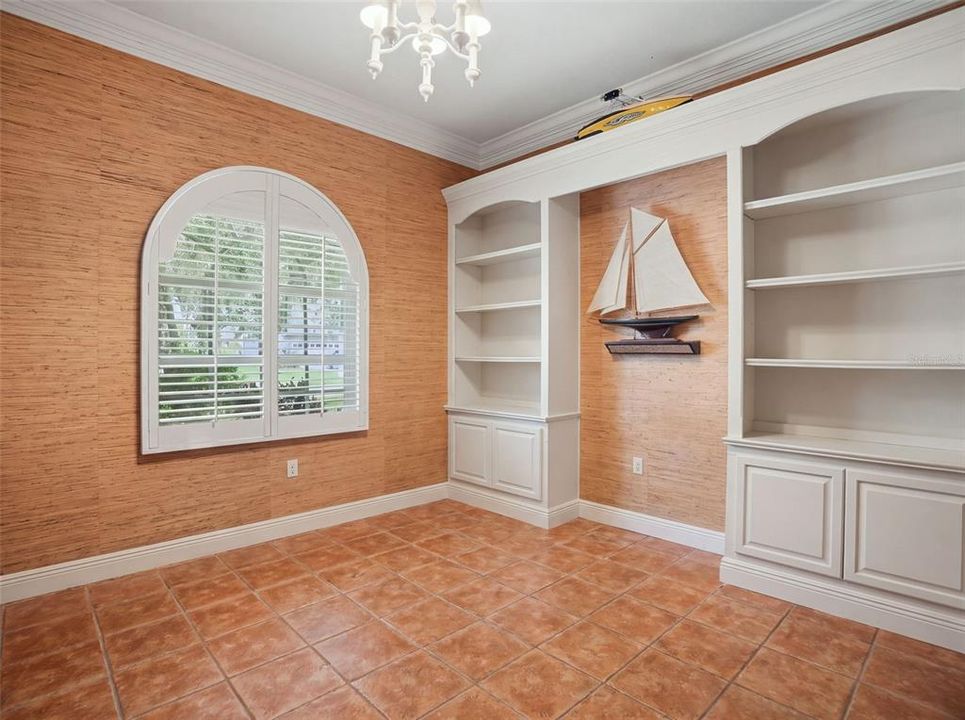 For Sale: $560,000 (4 beds, 2 baths, 2405 Square Feet)