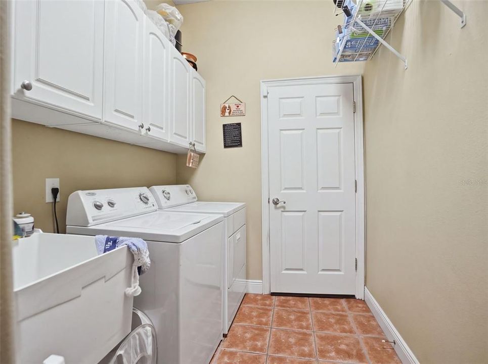 For Sale: $560,000 (4 beds, 2 baths, 2405 Square Feet)