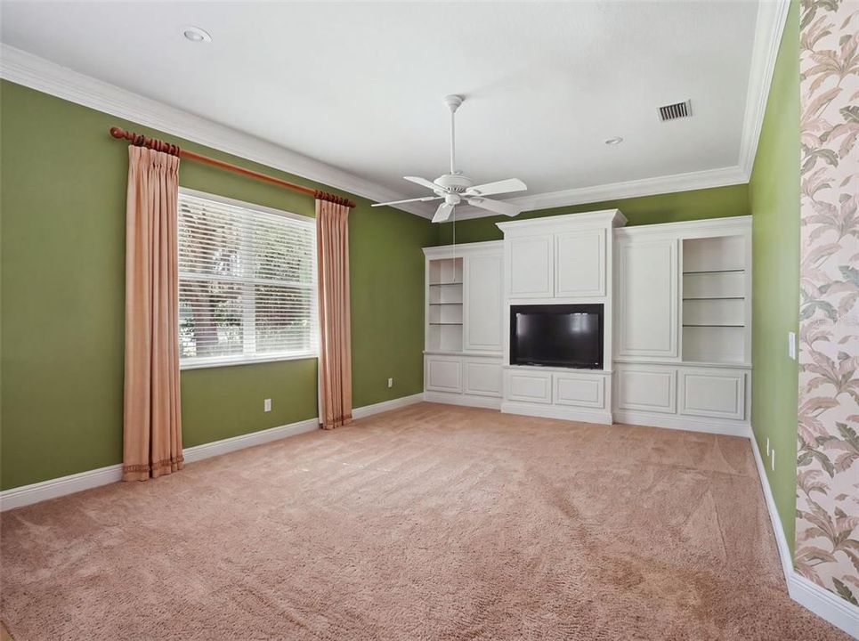 For Sale: $560,000 (4 beds, 2 baths, 2405 Square Feet)