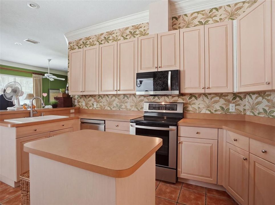 For Sale: $560,000 (4 beds, 2 baths, 2405 Square Feet)