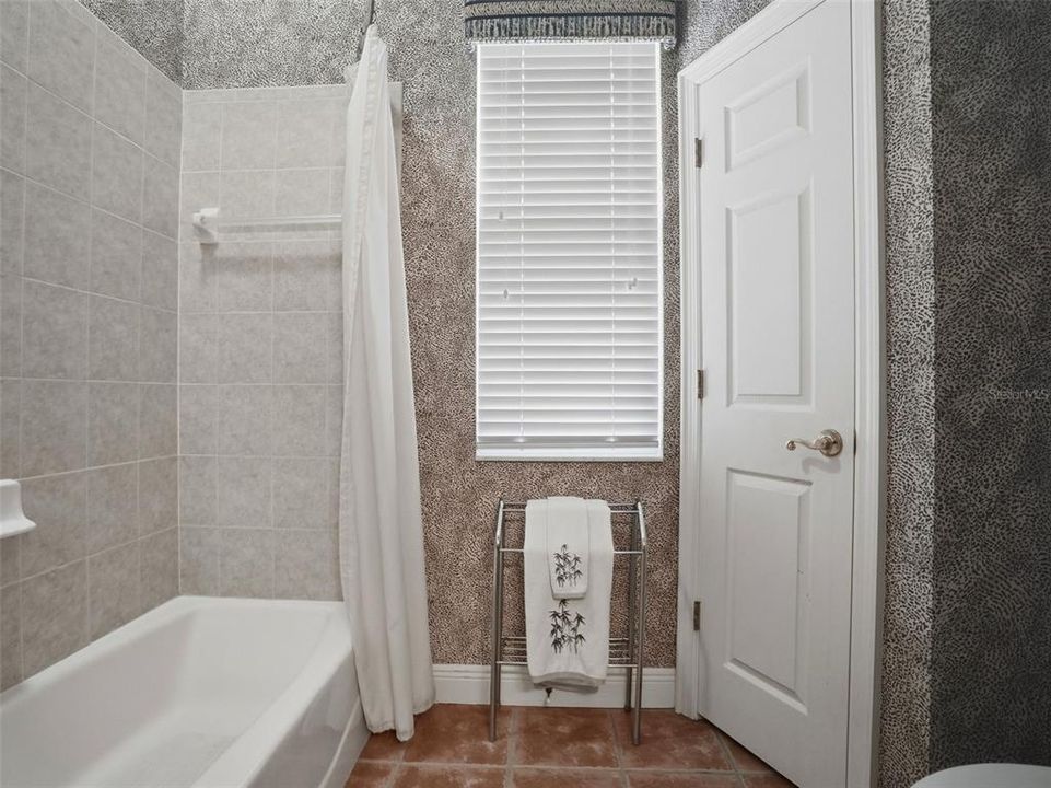 For Sale: $560,000 (4 beds, 2 baths, 2405 Square Feet)