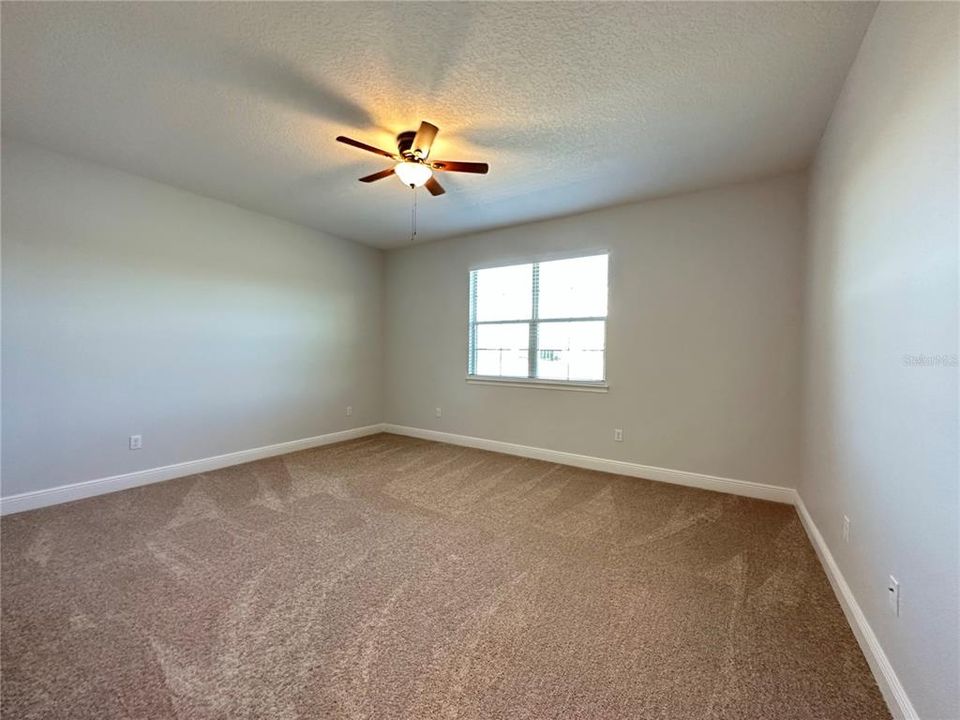 For Rent: $2,200 (3 beds, 2 baths, 1876 Square Feet)