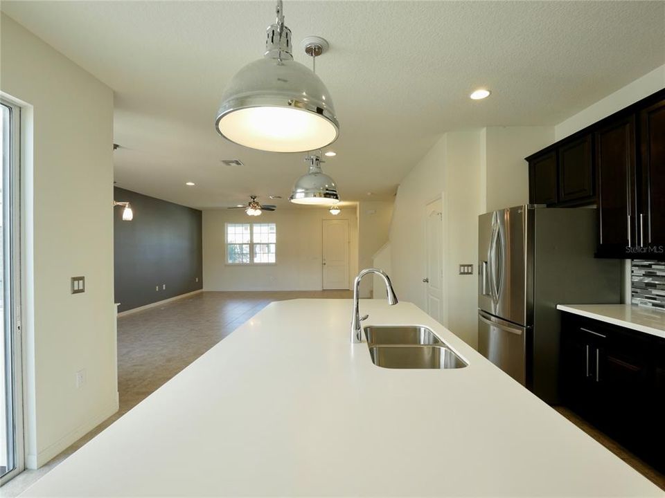 For Rent: $2,755 (3 beds, 2 baths, 1912 Square Feet)