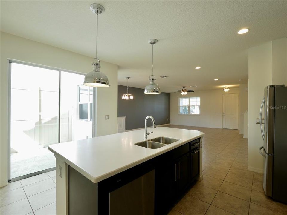 For Rent: $2,755 (3 beds, 2 baths, 1912 Square Feet)