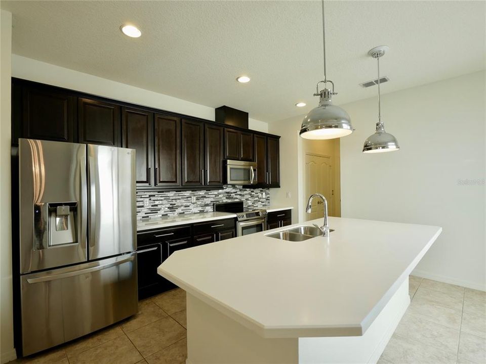 For Rent: $2,755 (3 beds, 2 baths, 1912 Square Feet)