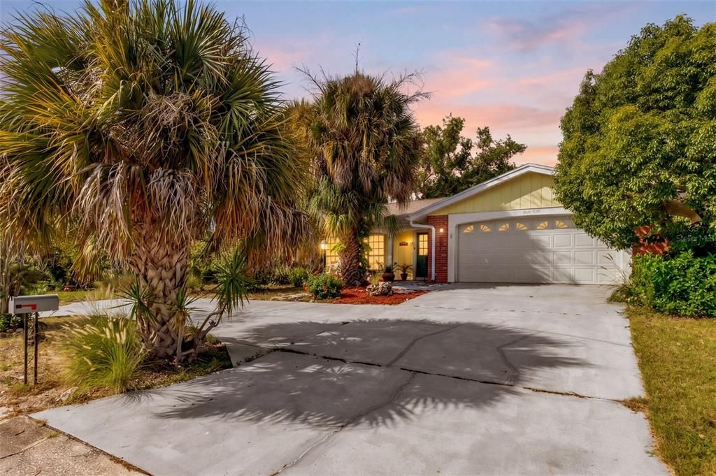 For Sale: $530,000 (4 beds, 3 baths, 2197 Square Feet)
