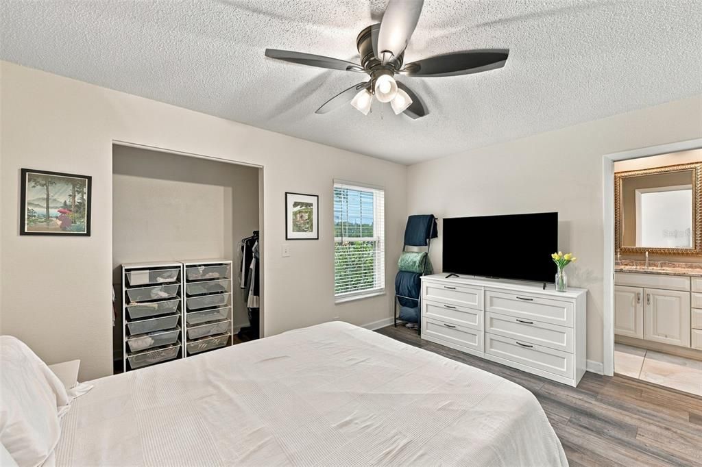 For Sale: $259,000 (2 beds, 1 baths, 1231 Square Feet)