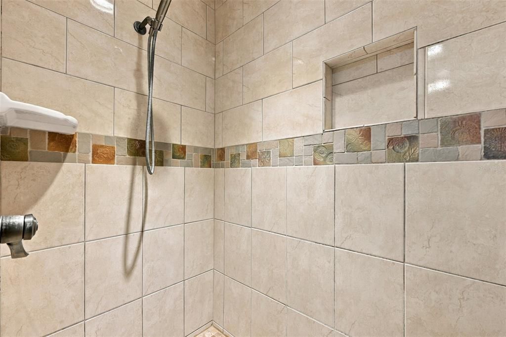 For Sale: $259,000 (2 beds, 1 baths, 1231 Square Feet)
