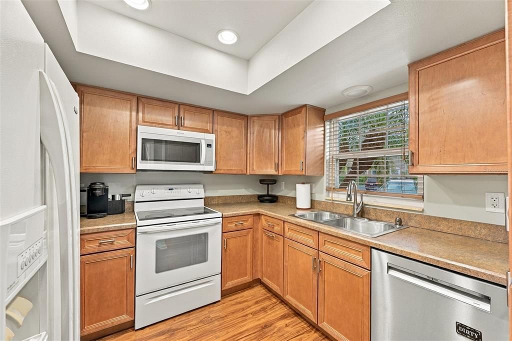 For Sale: $259,000 (2 beds, 1 baths, 1231 Square Feet)