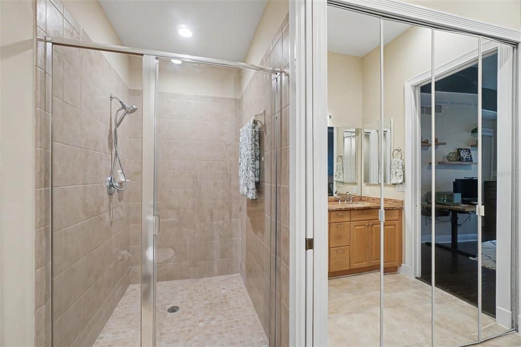For Sale: $400,000 (3 beds, 2 baths, 1882 Square Feet)