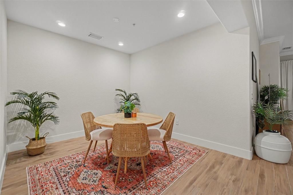 For Sale: $400,000 (3 beds, 2 baths, 1882 Square Feet)