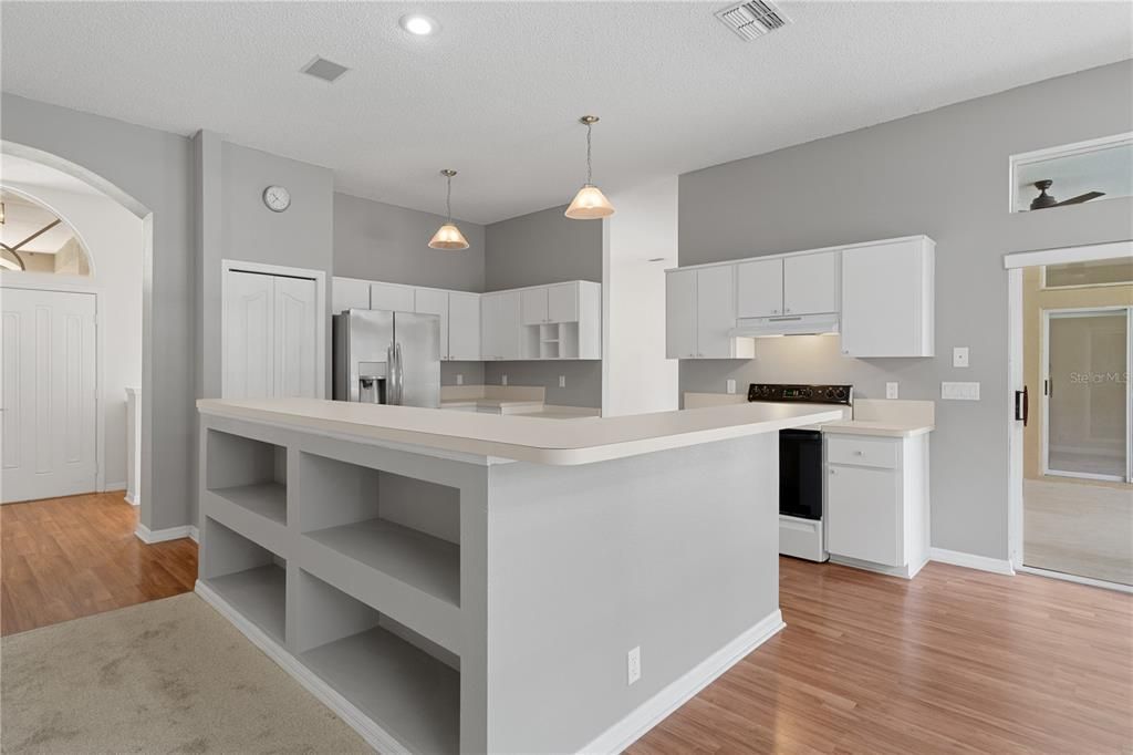 For Sale: $469,000 (3 beds, 2 baths, 2092 Square Feet)