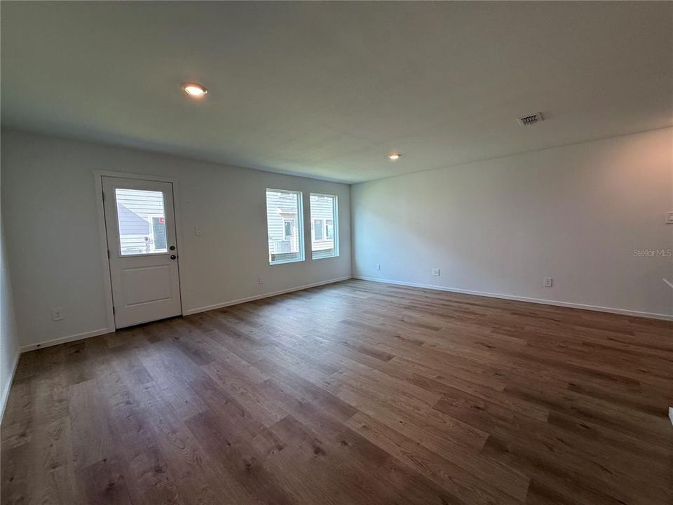 В аренду: $1,800 (3 спален, 2 ванн, 1386 Квадратных фут)