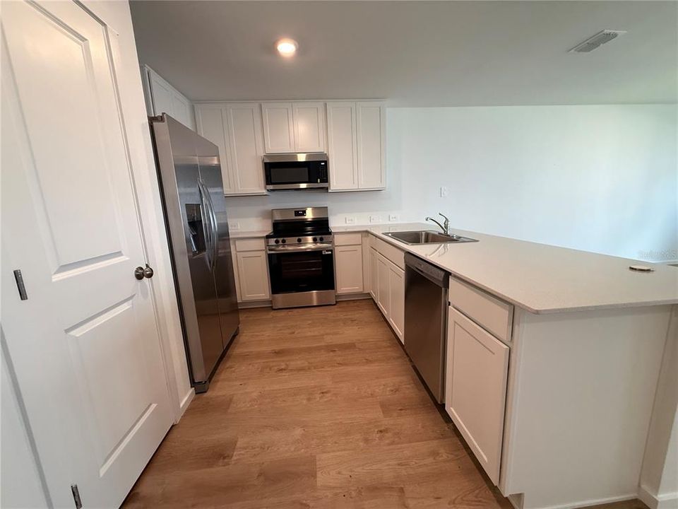В аренду: $1,800 (3 спален, 2 ванн, 1386 Квадратных фут)