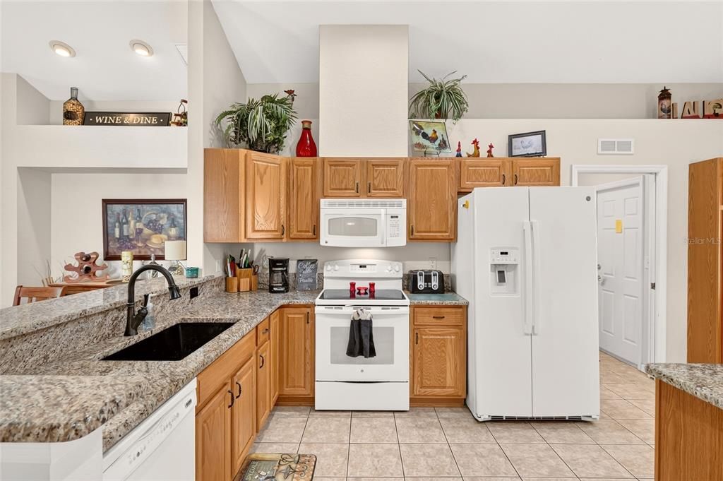 For Sale: $274,888 (2 beds, 2 baths, 1618 Square Feet)