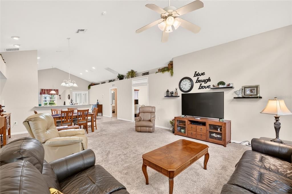 For Sale: $274,888 (2 beds, 2 baths, 1618 Square Feet)