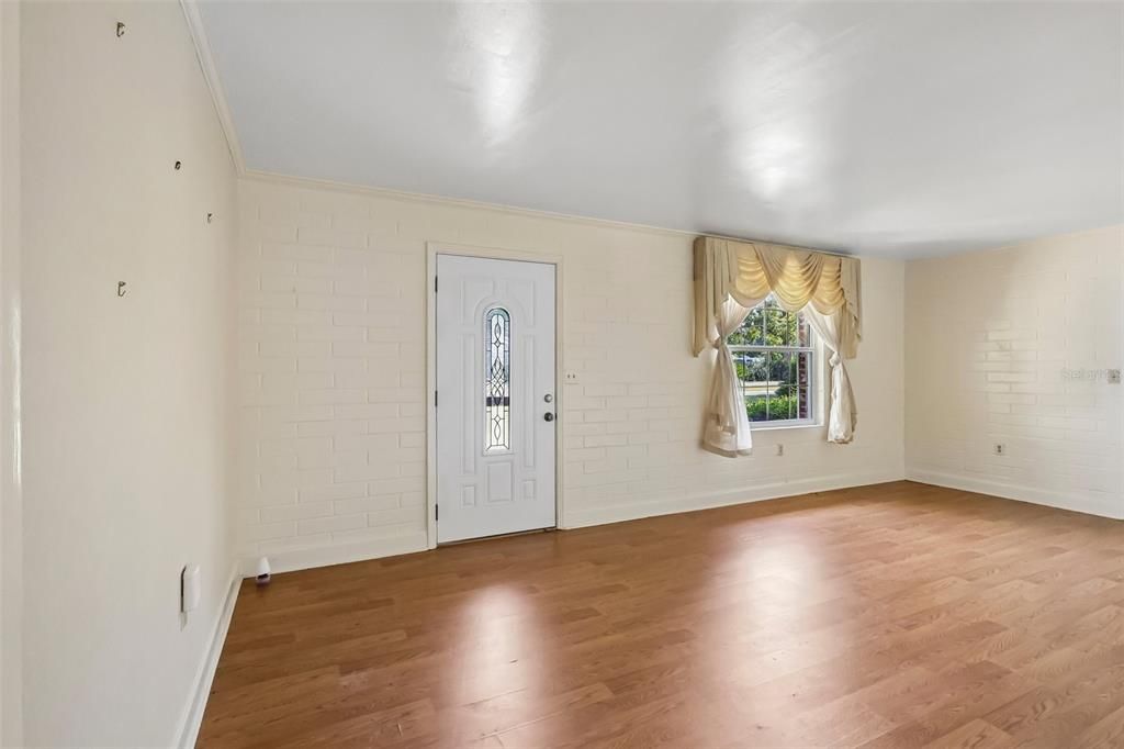 For Sale: $279,900 (2 beds, 2 baths, 1544 Square Feet)