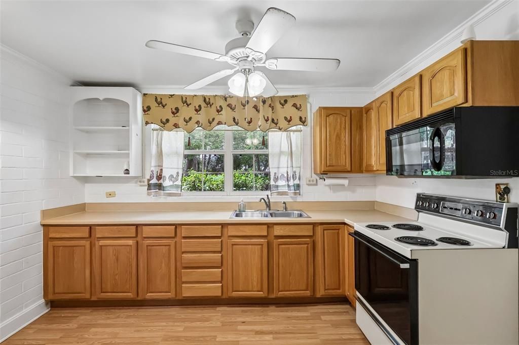 For Sale: $279,900 (2 beds, 2 baths, 1544 Square Feet)