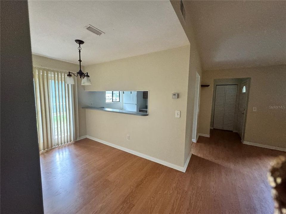 En Renta: $1,600 (3 camas, 2 baños, 1100 Pies cuadrados)