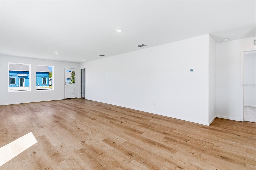 For Rent: $2,200 (4 beds, 2 baths, 1600 Square Feet)