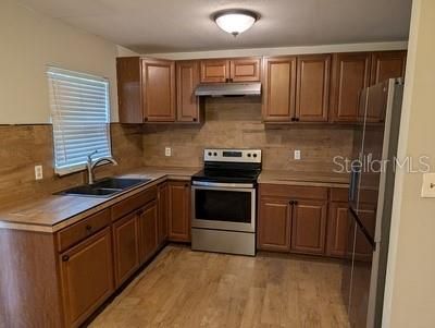 На продажу: $195,000 (2 спален, 1 ванн, 840 Квадратных фут)
