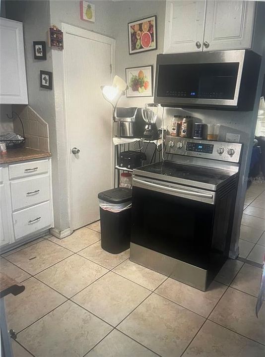 For Sale: $239,000 (3 beds, 1 baths, 864 Square Feet)