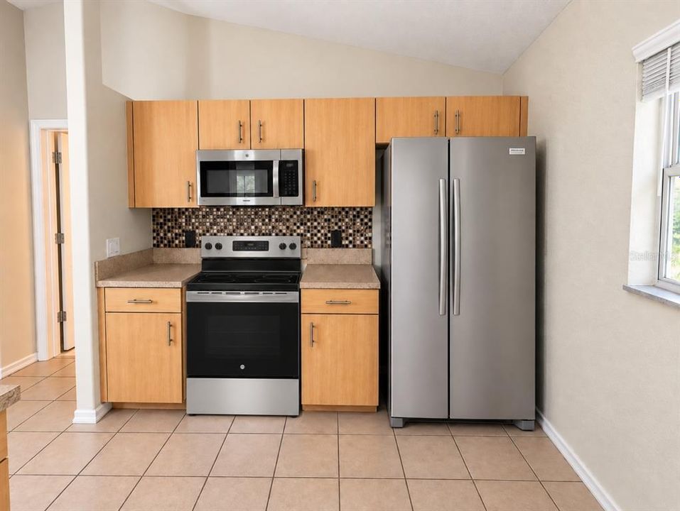 For Rent: $1,999 (3 beds, 2 baths, 1562 Square Feet)
