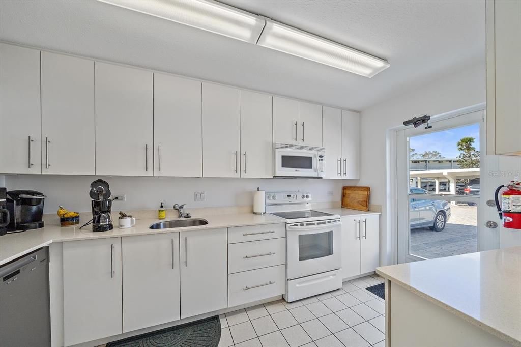For Sale: $1,325,000 (2 beds, 2 baths, 1492 Square Feet)