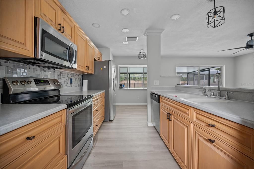 For Sale: $380,000 (3 beds, 2 baths, 1787 Square Feet)