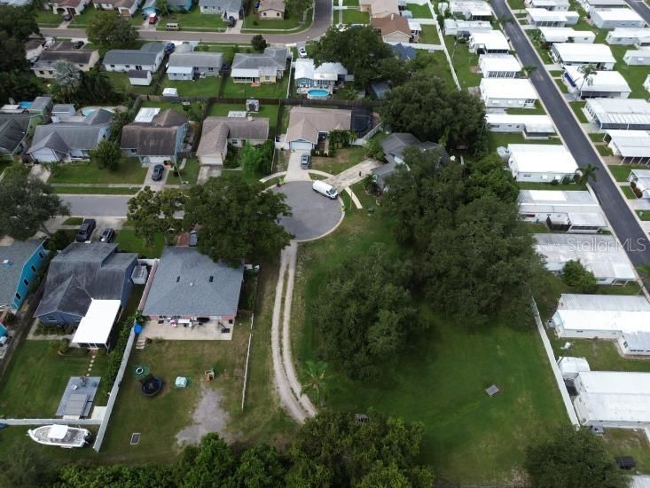待售: $1,400,000 (3.73 acres)