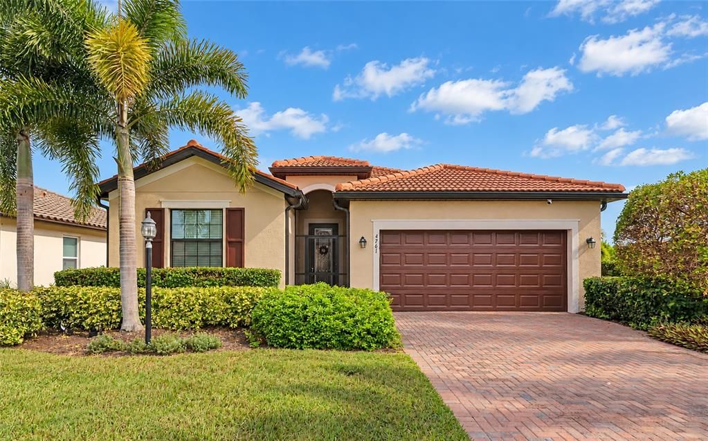 For Sale: $574,999 (4 beds, 3 baths, 2016 Square Feet)