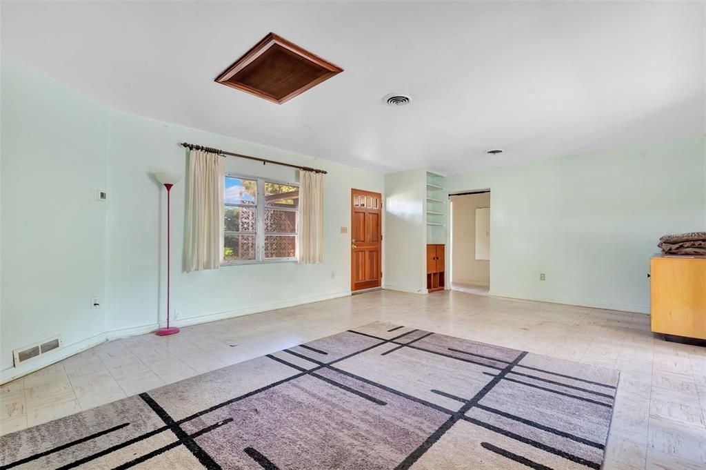 For Sale: $450,000 (2 beds, 2 baths, 1406 Square Feet)
