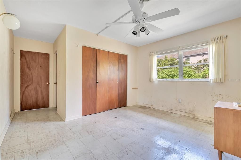 For Sale: $450,000 (2 beds, 2 baths, 1406 Square Feet)