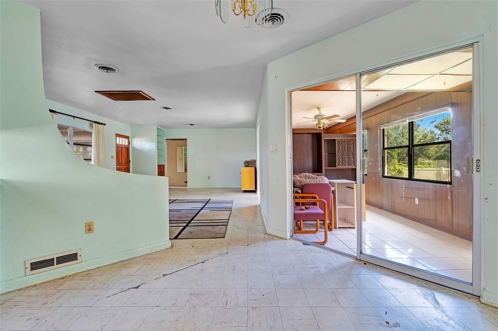 For Sale: $450,000 (2 beds, 2 baths, 1406 Square Feet)