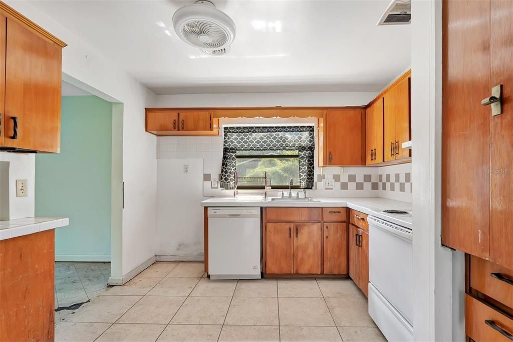 For Sale: $450,000 (2 beds, 2 baths, 1406 Square Feet)