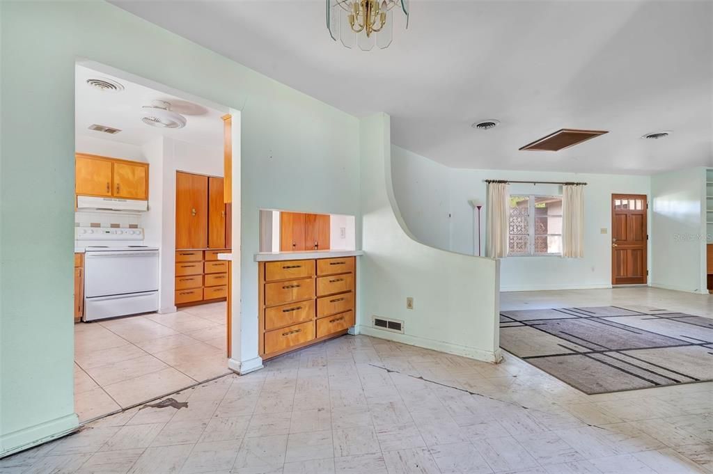For Sale: $450,000 (2 beds, 2 baths, 1406 Square Feet)