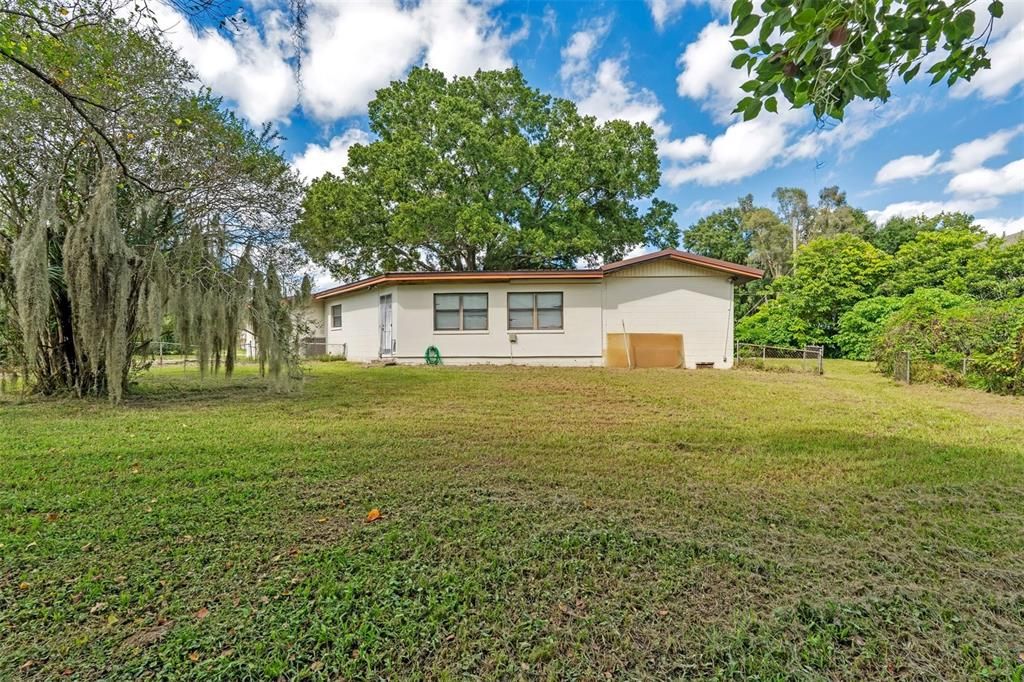 For Sale: $450,000 (2 beds, 2 baths, 1406 Square Feet)