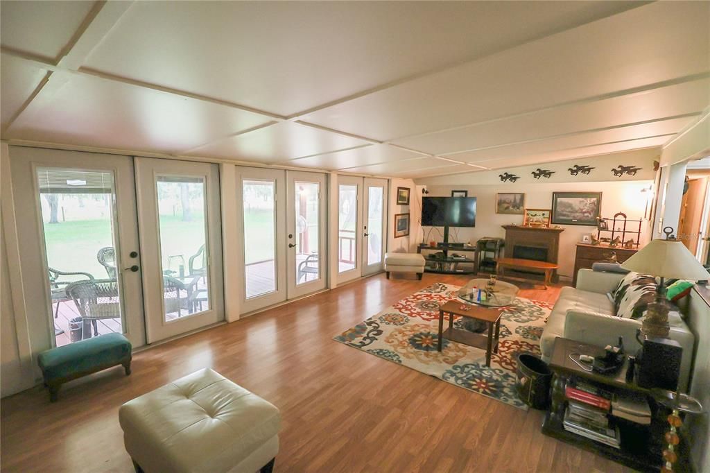 En Venta: $339,900 (2 camas, 2 baños, 672 Pies cuadrados)