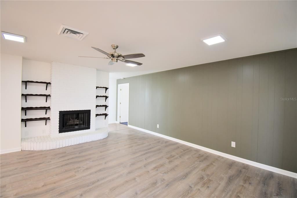 For Sale: $335,000 (3 beds, 2 baths, 2148 Square Feet)