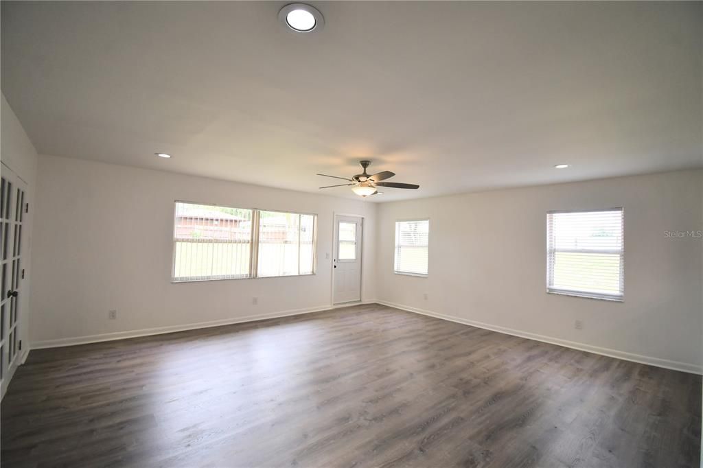 For Sale: $335,000 (3 beds, 2 baths, 2148 Square Feet)