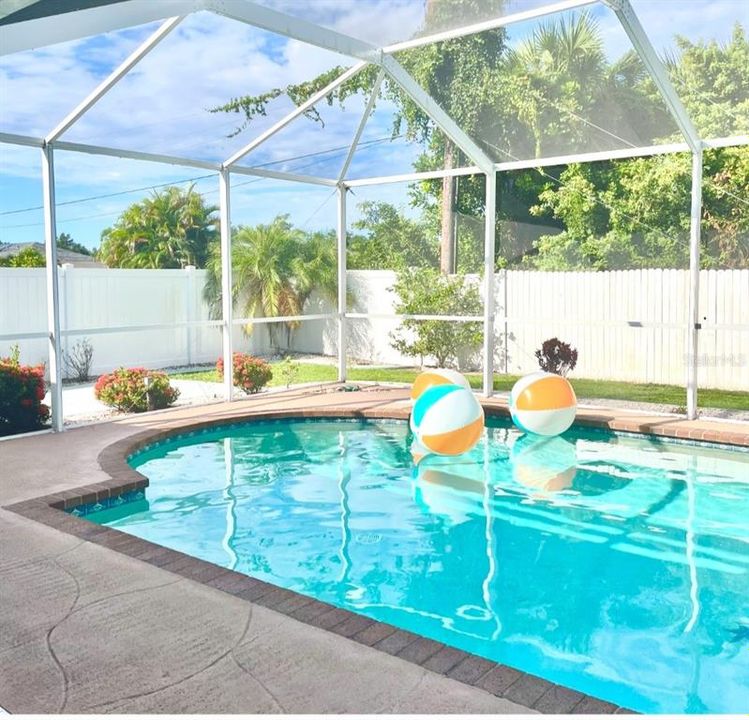For Sale: $282,000 (2 beds, 2 baths, 1142 Square Feet)