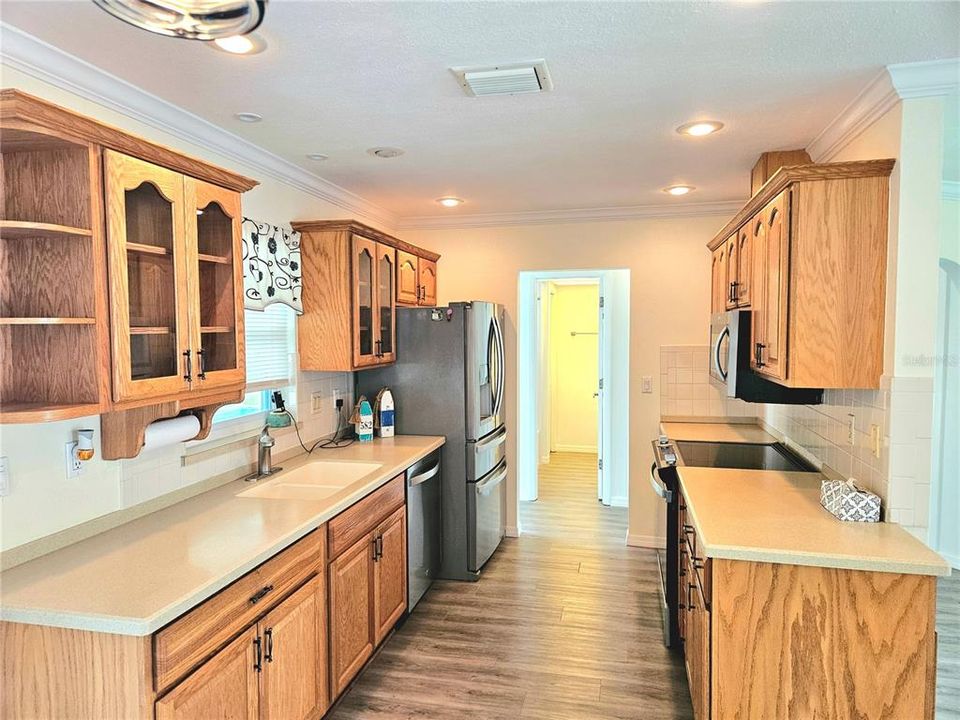 For Sale: $282,000 (2 beds, 2 baths, 1142 Square Feet)