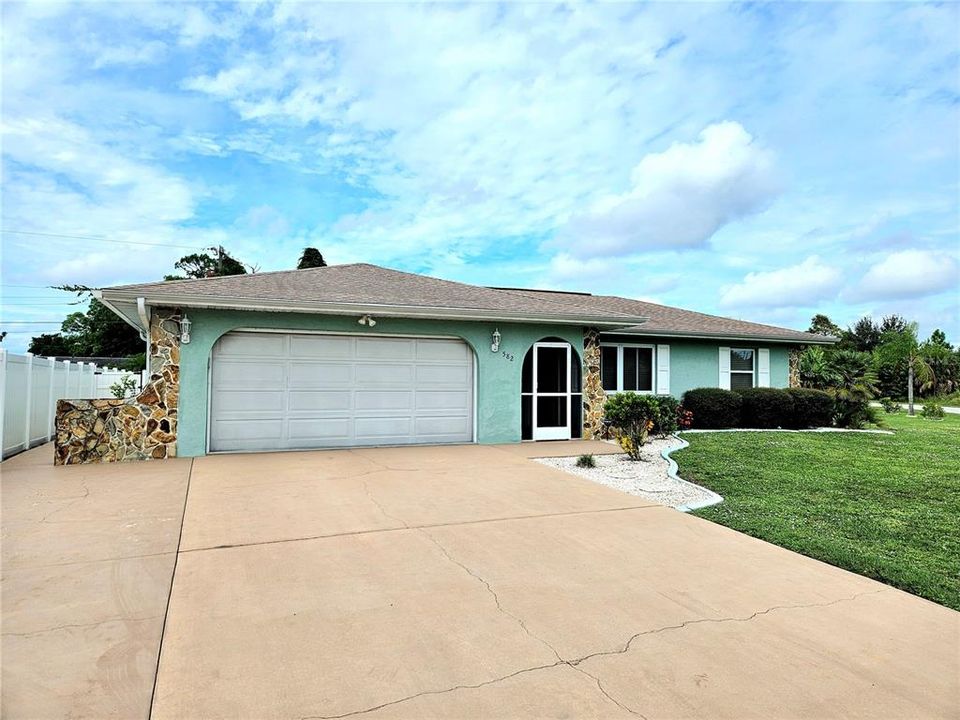 For Sale: $282,000 (2 beds, 2 baths, 1142 Square Feet)