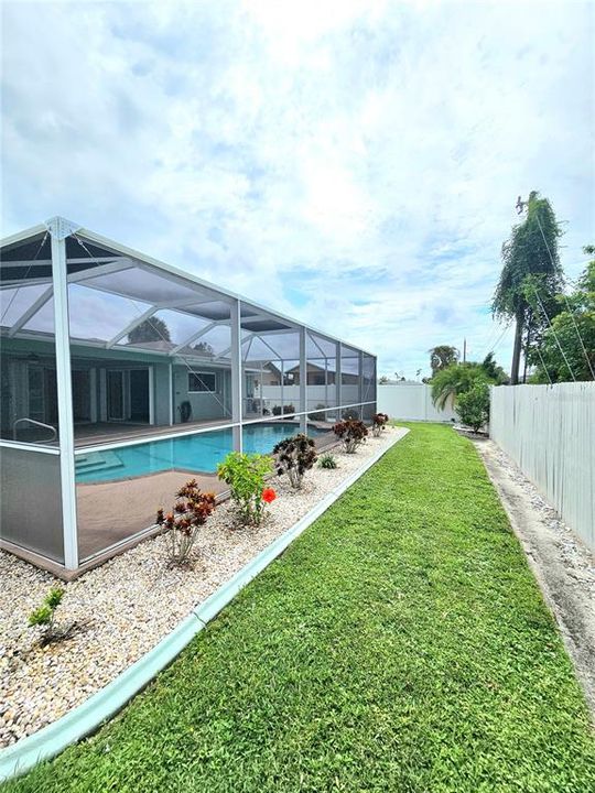 For Sale: $282,000 (2 beds, 2 baths, 1142 Square Feet)