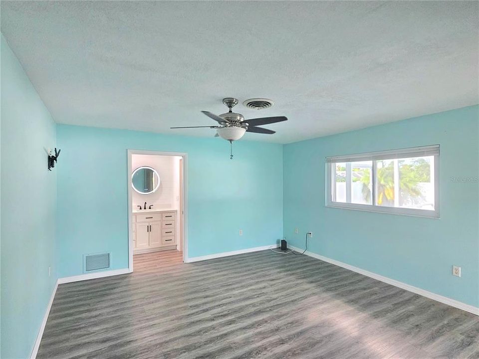 For Sale: $282,000 (2 beds, 2 baths, 1142 Square Feet)