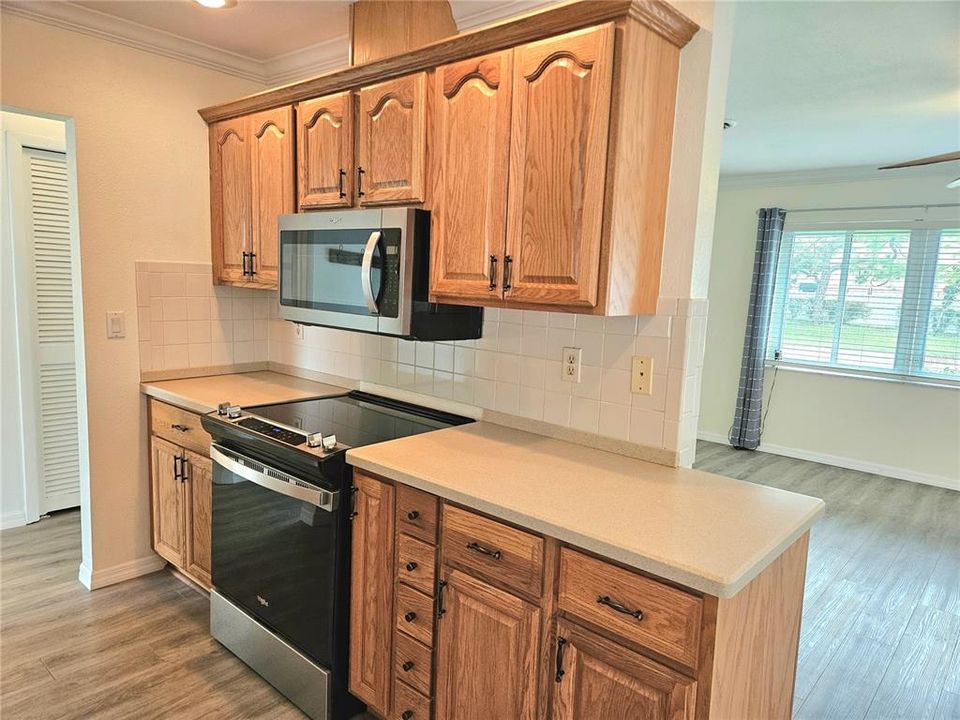 For Sale: $282,000 (2 beds, 2 baths, 1142 Square Feet)