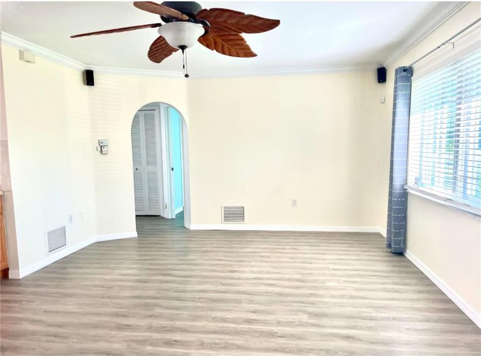For Sale: $282,000 (2 beds, 2 baths, 1142 Square Feet)